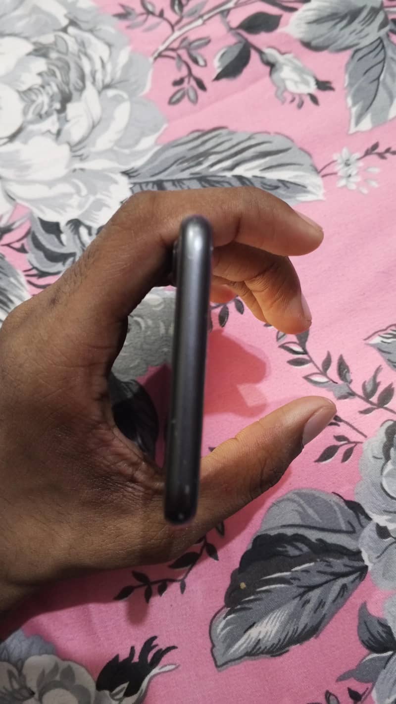 Apple iPhone 8 4