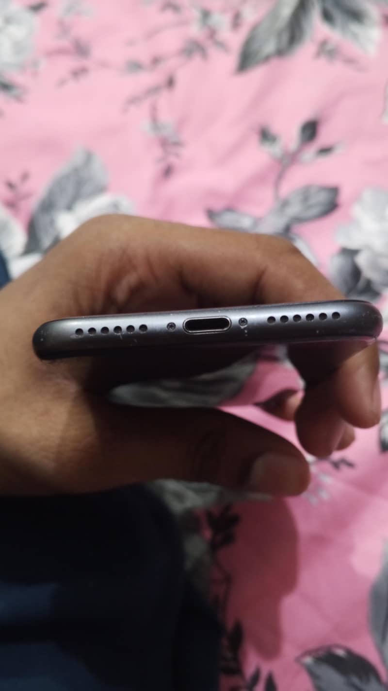 Apple iPhone 8 5