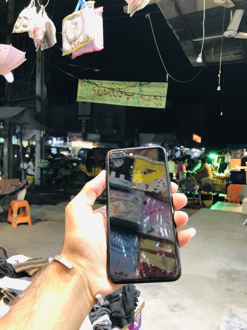 Apple iPhone 7 Plus 1