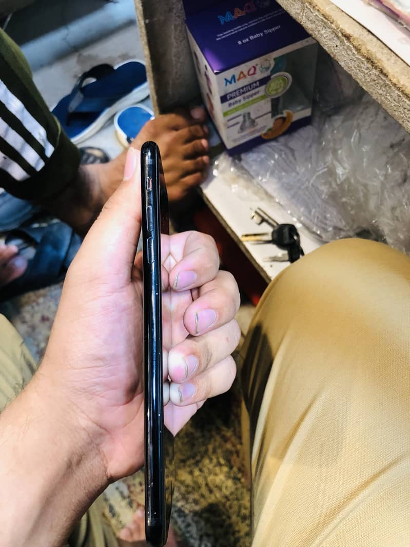 Apple iPhone 7 Plus 2