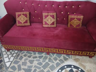 5 SEATER MAROON VELVET SOFA WITH CENTER TABLE