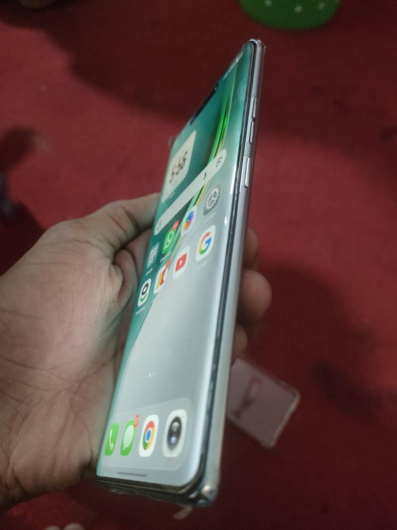 Tecno CAMON 40 Pro 1