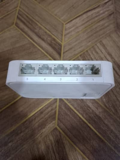 Tp-link 5 Ports Desktop Switch With Power Adapter