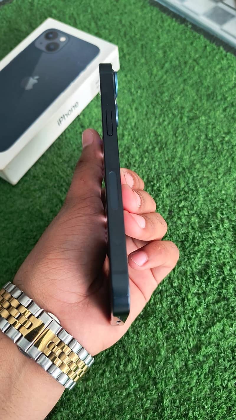 Apple iPhone 13 2