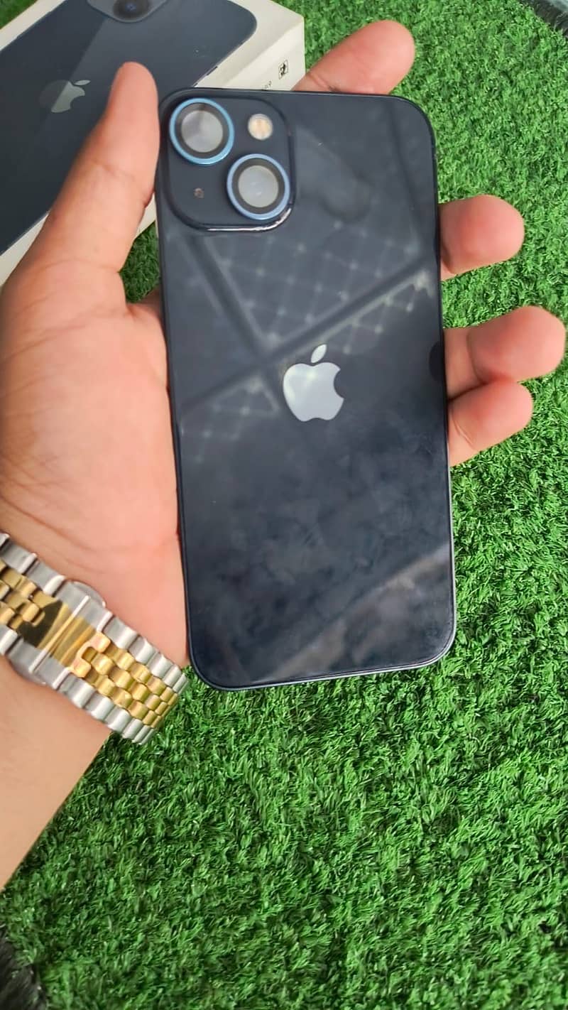 Apple iPhone 13 8