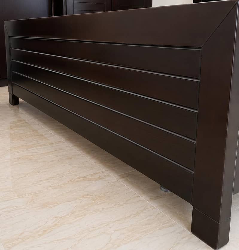 double bed  + side table 1