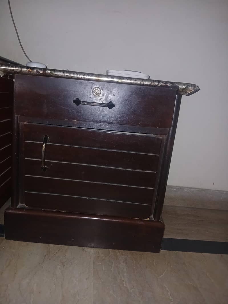 double bed  + side table 2