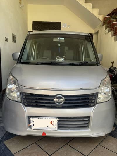 Nissan Roox 2012