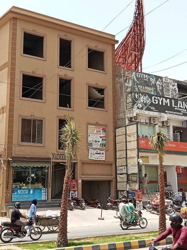 ندیم پلازہ یونیورسٹی چوک بہاولپور فرسٹ فلور دکانیں برائے فروخت y3 0