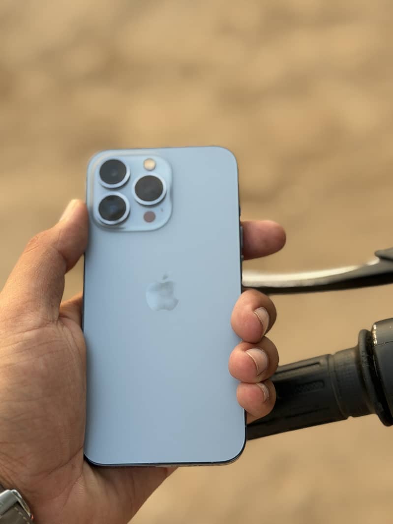 Apple iPhone 13 Pro 2