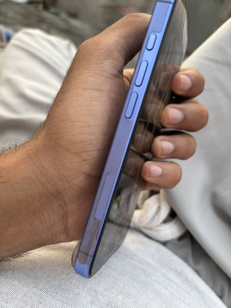 Apple iPhone 16 1