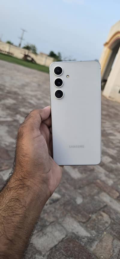 Samsung Mobile S24 fE