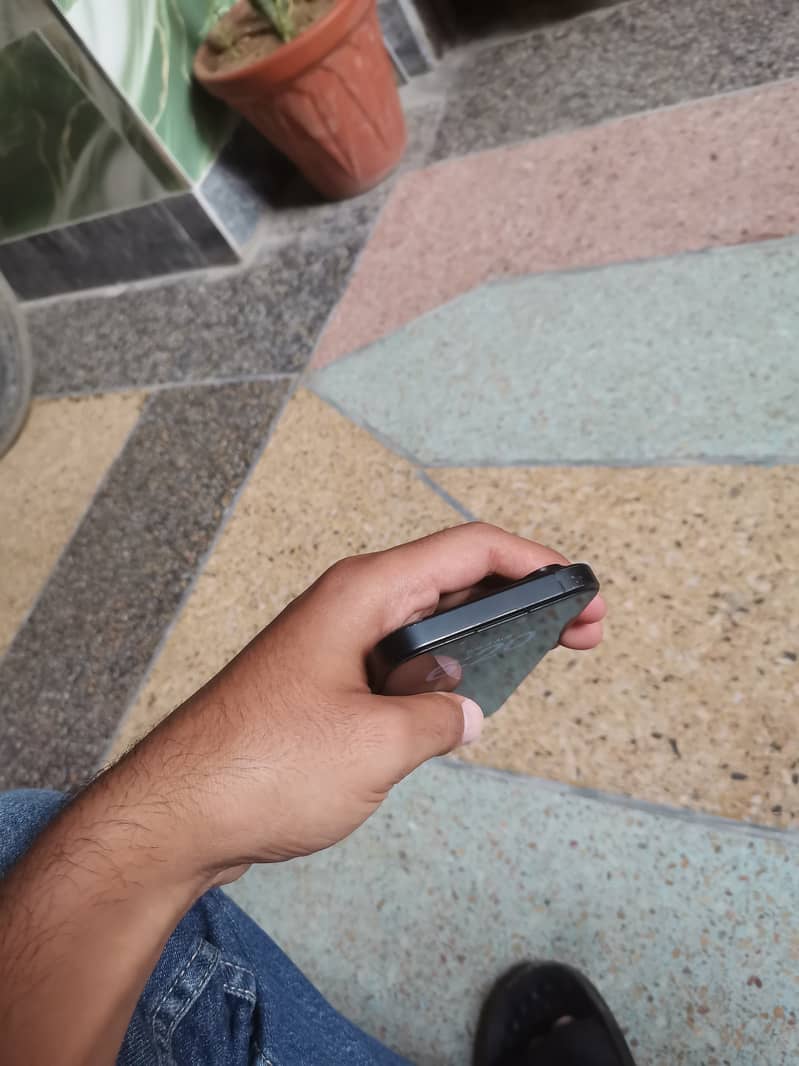 iPhone 15 Pro 4