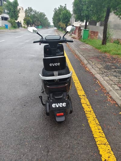 Electric evee scooty
