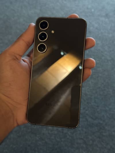 Samsung S24fe 5G waterpack 10/10 condition 4month sim time