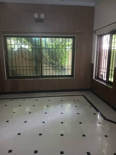 10 Marla lower portion for rent in Janjua Street Supply