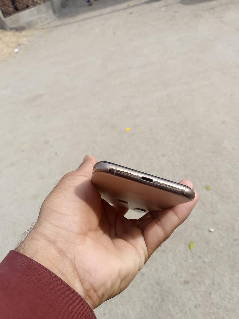 iphone xs 4
