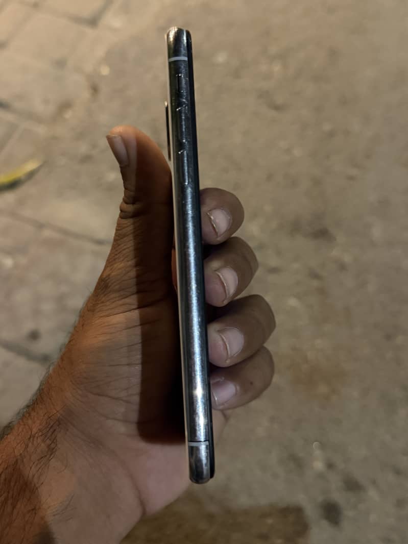 Apple iPhone X 3