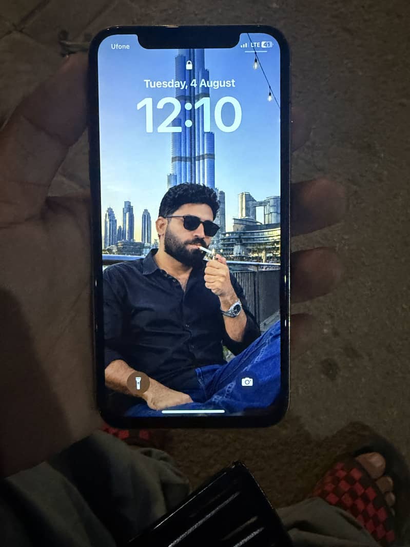 Apple iPhone X 4