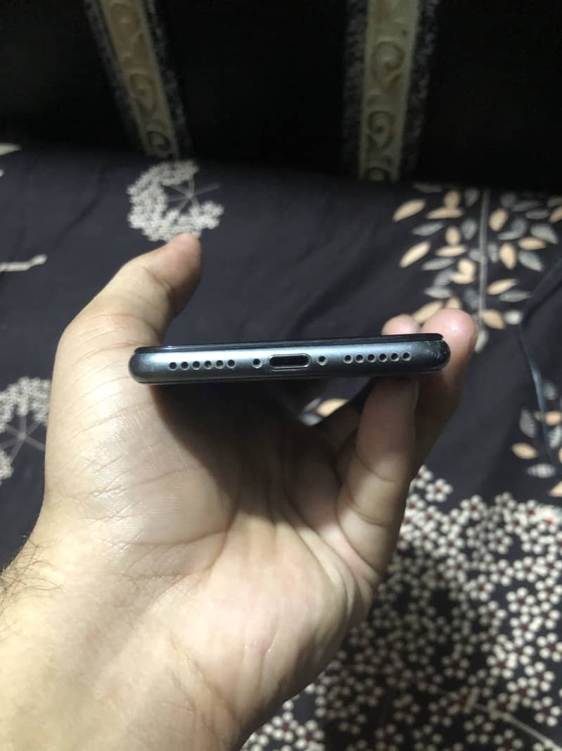 Apple iPhone 8 4