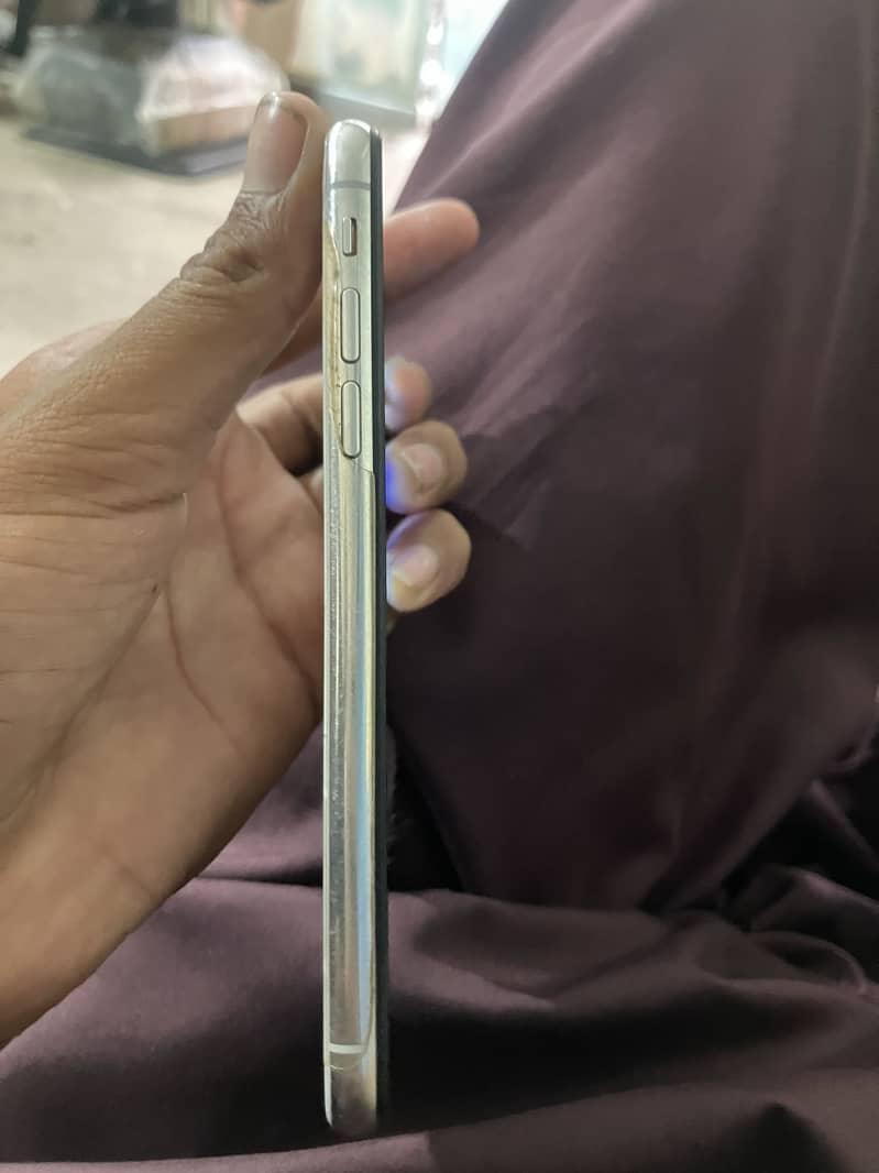 Apple iPhone X 3