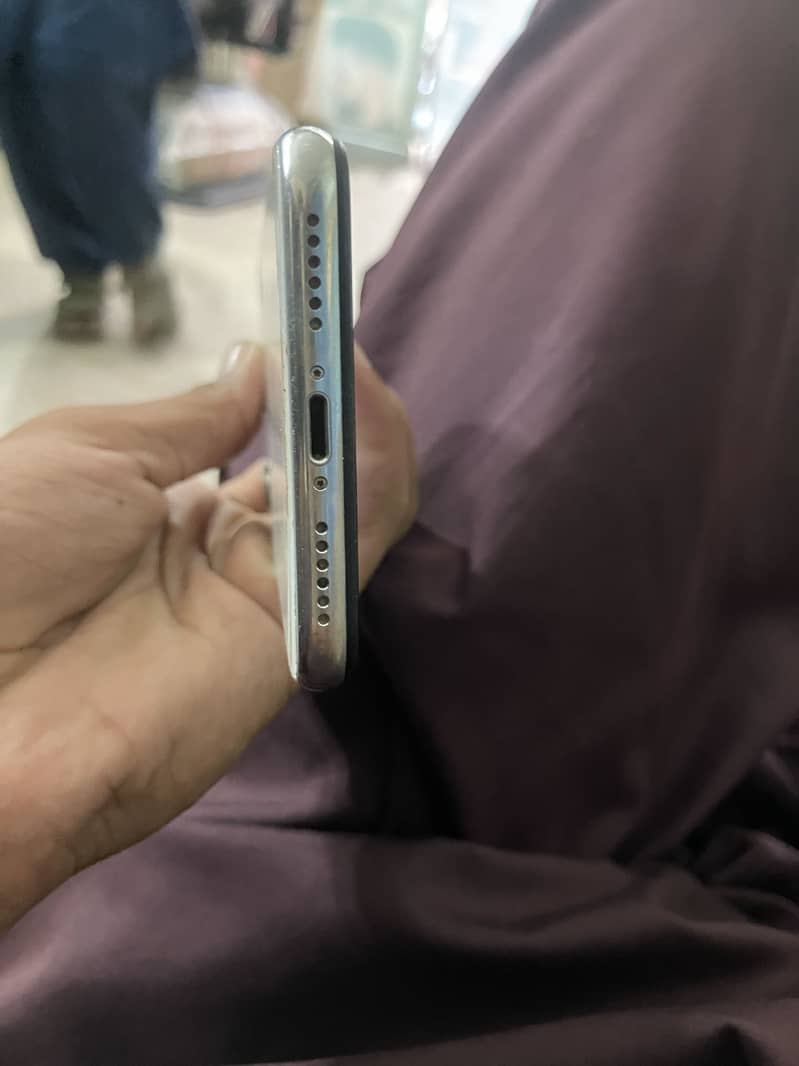 Apple iPhone X 6