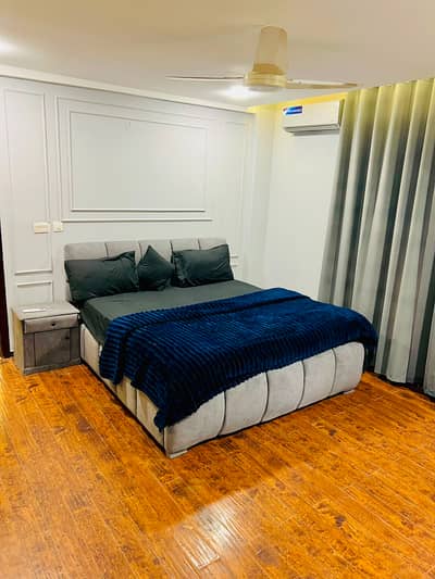 Par Day and short Time One and Two BeD Room appaertment Available Bahria Town Phase 4 and 6 Empire Heights 2 family apartment any time available
