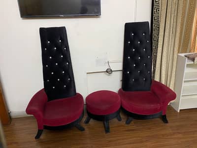 High back chair with puffy + 1 Ottoman / Excellent Condition