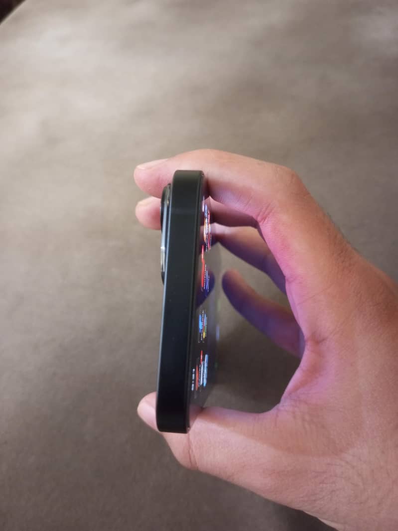Apple iPhone 14 3