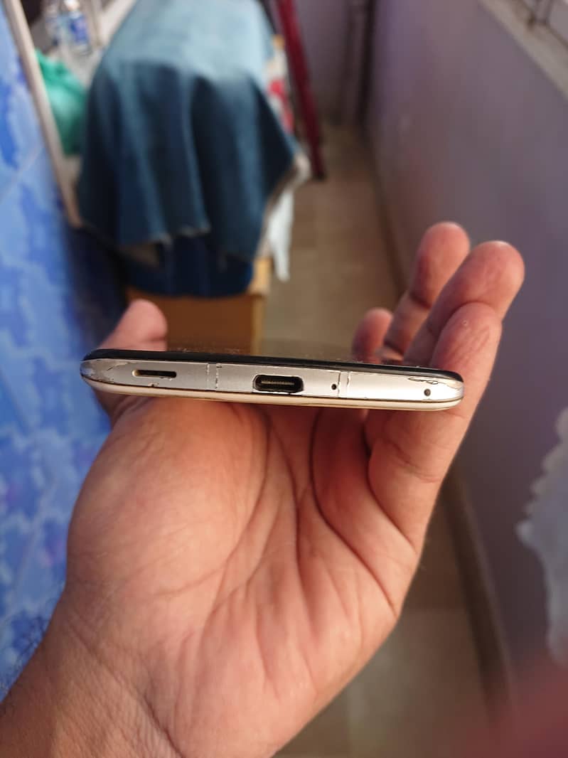 Sharp Aquos Zero 2 3