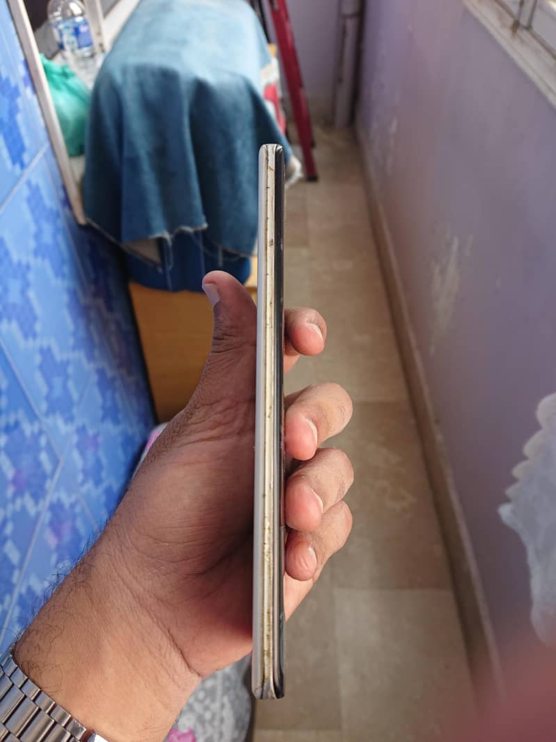 Sharp Aquos Zero 2 4