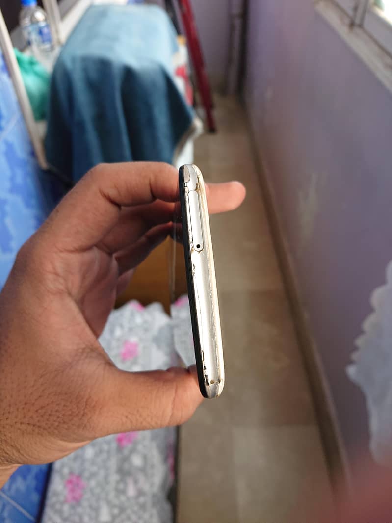 Sharp Aquos Zero 2 5