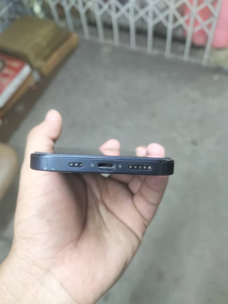 Apple iPhone 13 2