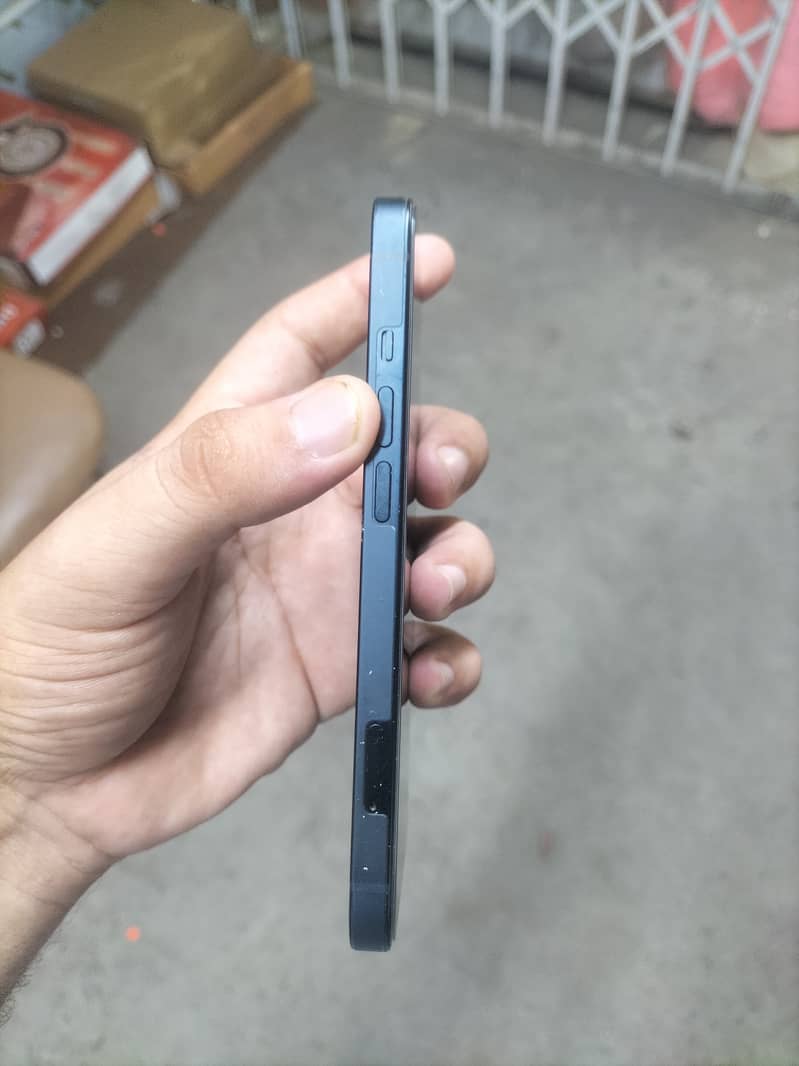 Apple iPhone 13 3