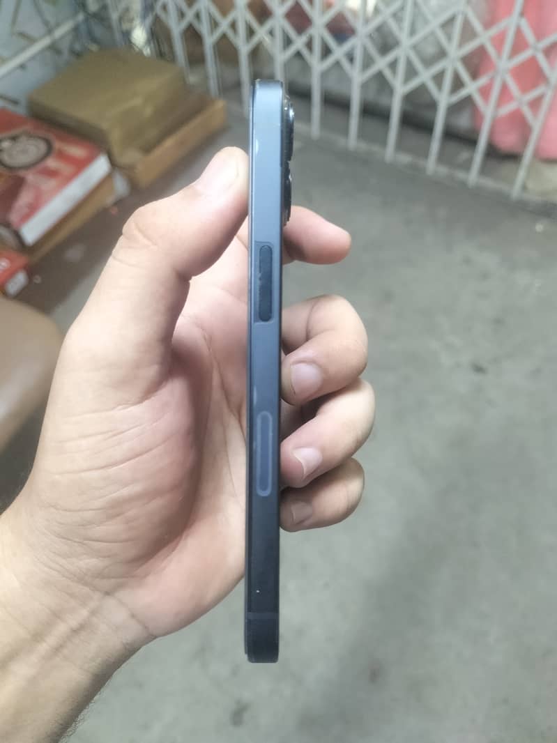 Apple iPhone 13 4