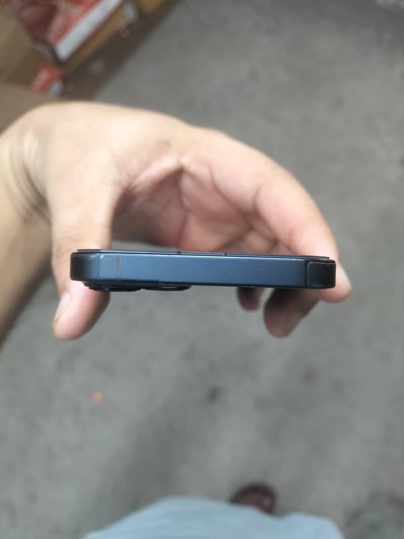 Apple iPhone 13 5