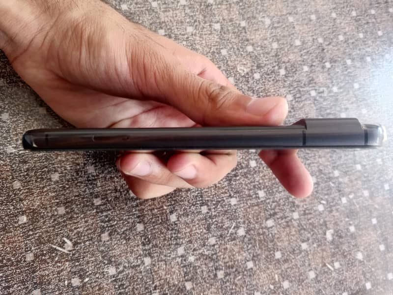 Google Pixel 8 4