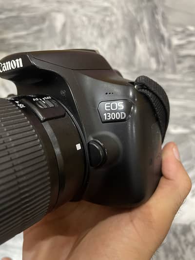 Canon DSLR 1300d with 18-55mm 10/10