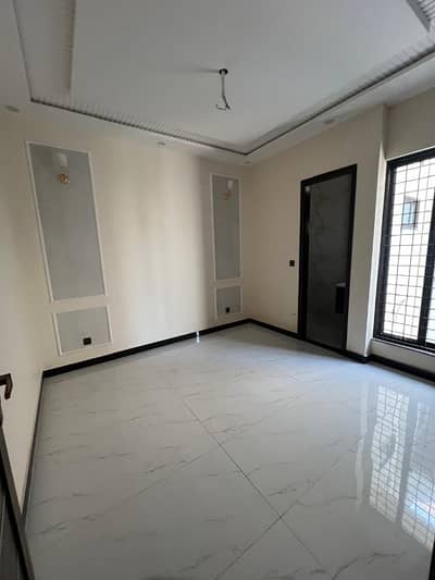 5 MARLA 2ND FLOOR UPPER PORTION AVAILABLE FOR RENT IN EDEN BOLIVARD HOUSING SOCIETY COLLEGE ROAD LAHORE