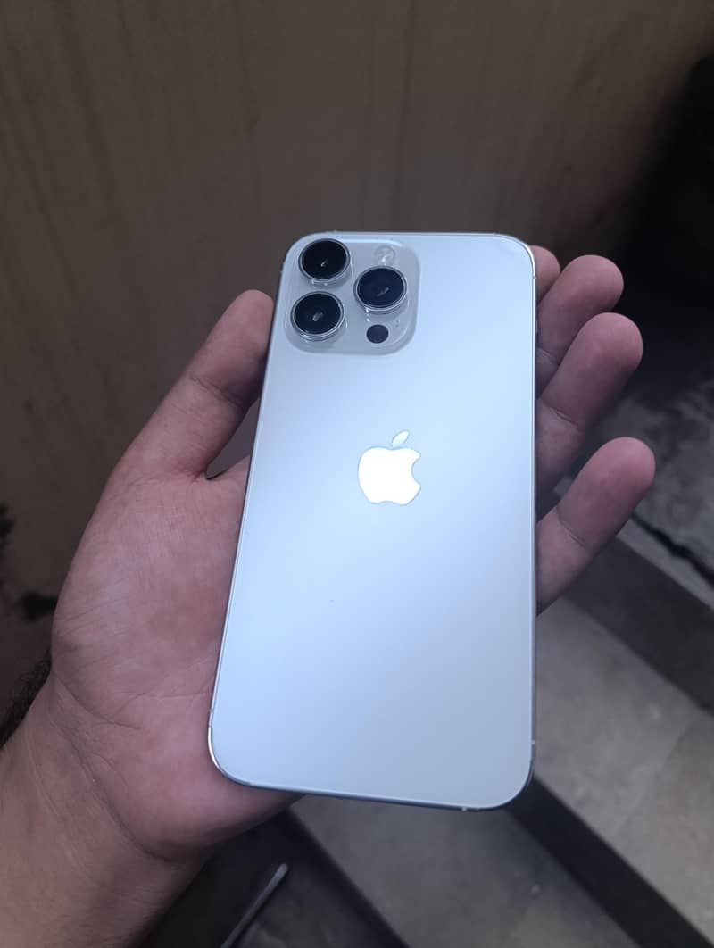 Apple iPhone 14 Pro Max 1