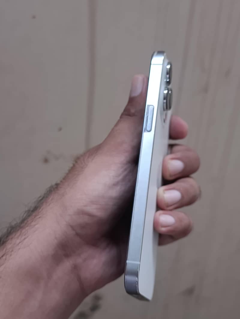 Apple iPhone 14 Pro Max 4