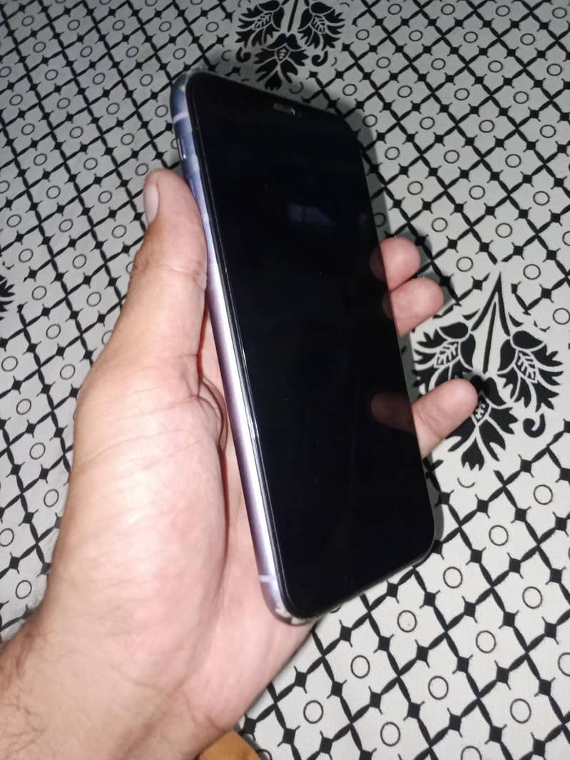Apple iPhone 11 3