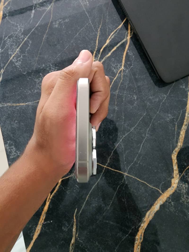 Apple iPhone 16 Pro Max 0