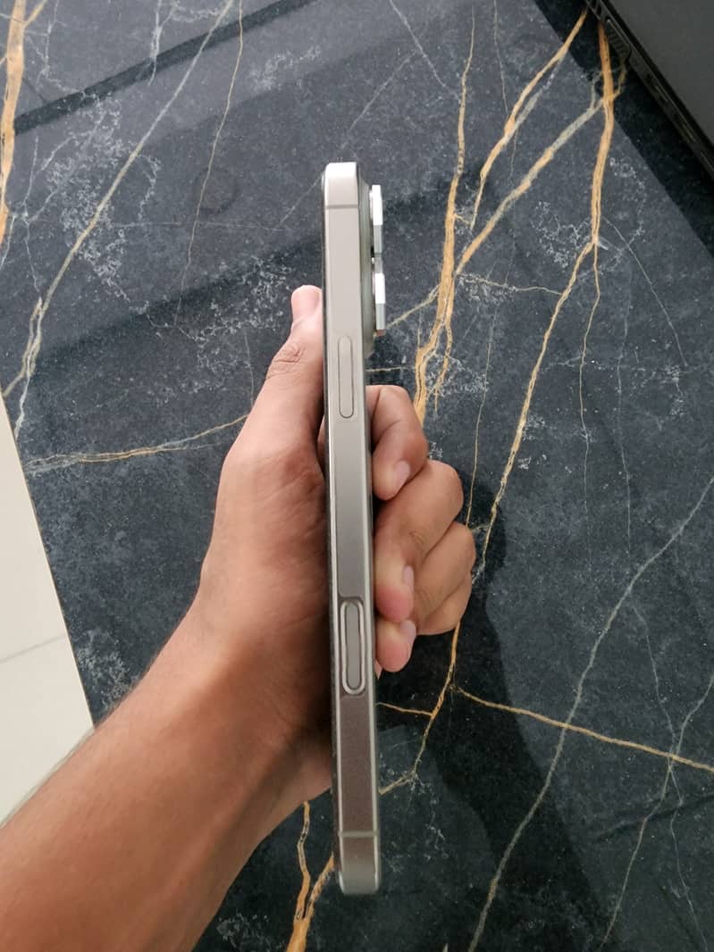 Apple iPhone 16 Pro Max 3