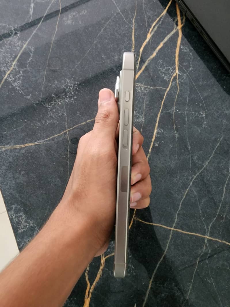Apple iPhone 16 Pro Max 4