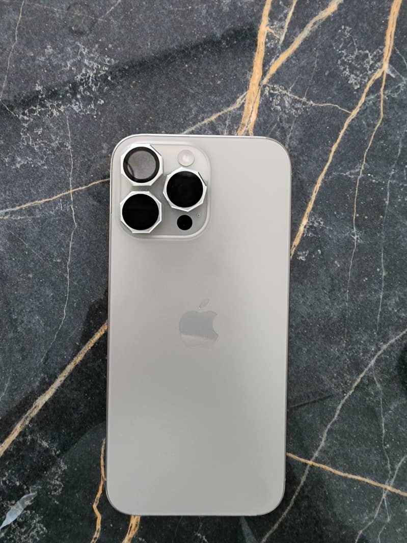 Apple iPhone 16 Pro Max 5