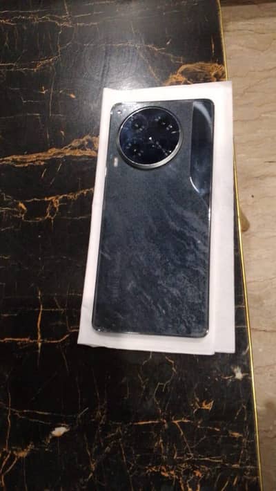 Tecno CAMON 30