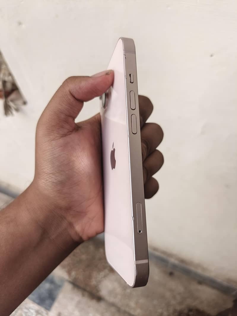 Apple iPhone 13 4
