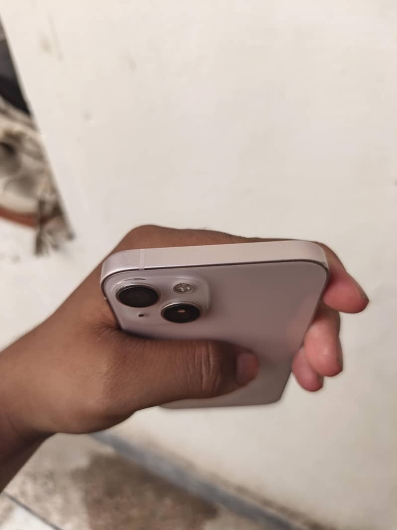 Apple iPhone 13 5