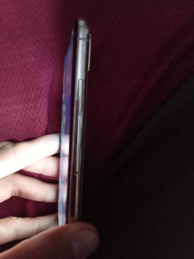 Apple iPhone X 3